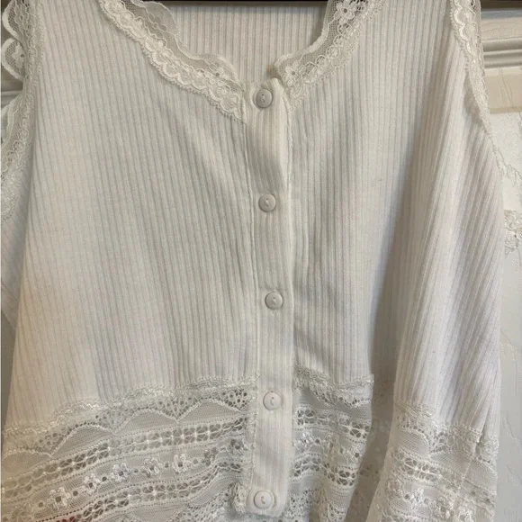 White Lace Button-Down Tank - Picture 5 of 7